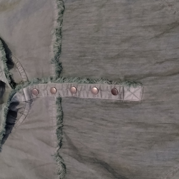 Kut from the Kloth Kut Amelia Contrast Pullover Hoodie 1/4 Snap Button - Picture 5 of 10